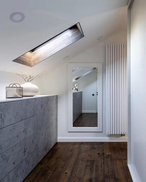 Спальня в мансарде.  Светлый интерьер, который располагает. 05