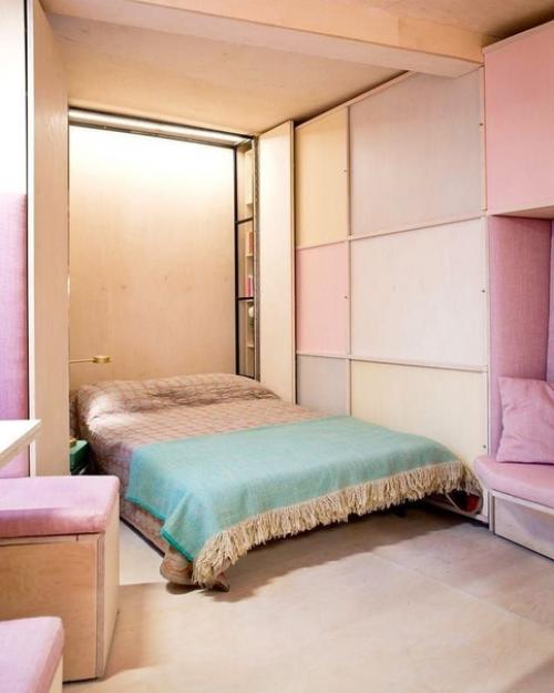 Площадь этой квартирки - дома всего 13 кв. 03