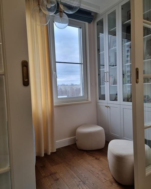 Уютная лоджия, переоборудованная под кабинет. 01