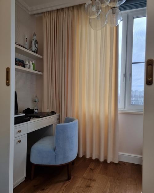 Уютная лоджия, переоборудованная под кабинет. 02