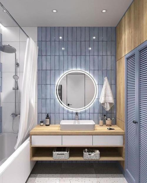 Современная ванная комната, выполненная в спокойной и уютной цветовой гамме, сочетает в себе функциональность и продуманный дизайн.  