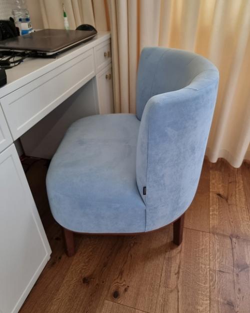 Уютная лоджия, переоборудованная под кабинет. 03