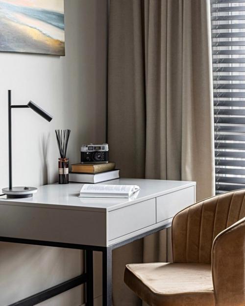 Интерьер в серо - бежевой гамме, с добавлением голубых и сине-зеленых оттенков в качестве акцентов. 04