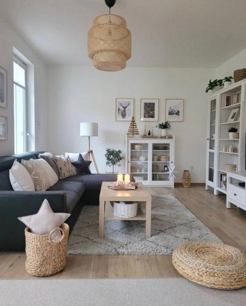 Этот интерьер - воплощение чистоты, порядка и функциональности, которые так ценят в скандинавском стиле. 03