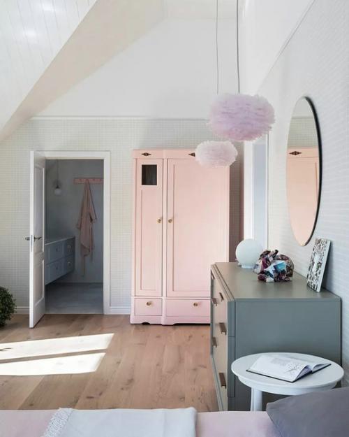 Дом на берегу озера: светлый интерьер с акцентами. 05