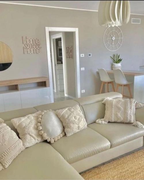 Квартира в светлых оттенках с элементами светлого дерева. 05