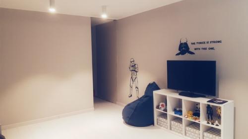 Очень круто!  Просторно, все по минимуму и никакого няш - мяша. 03