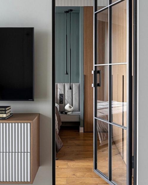 Интерьер в серо - бежевой гамме, с добавлением голубых и сине-зеленых оттенков в качестве акцентов. 06