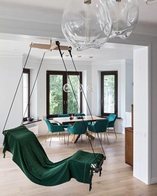 Дом на берегу озера: светлый интерьер с акцентами. 01