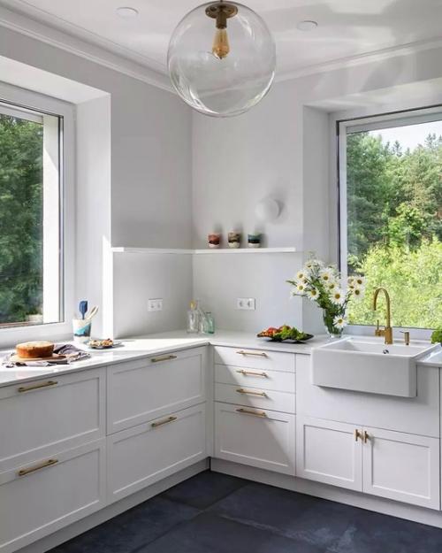 Дом на берегу озера: светлый интерьер с акцентами. 08