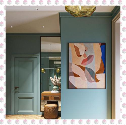 Сочная прихожая.  Очень красиво, особенно цвет и фактура дерева. 03