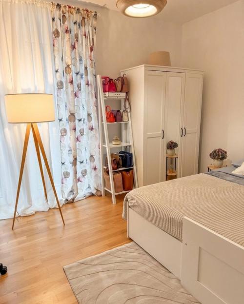 Этот уютный светлый дом - настоящее убежище от суеты. 03