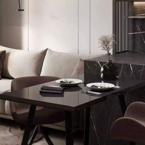 Смелое решение для тех, кто предпочитает темные краски и необычный декор: сочетать коричневый цвет с черным мрамором. 03