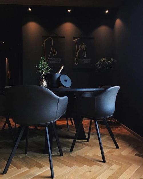 В чeрной - чеpной кваpтире. 03