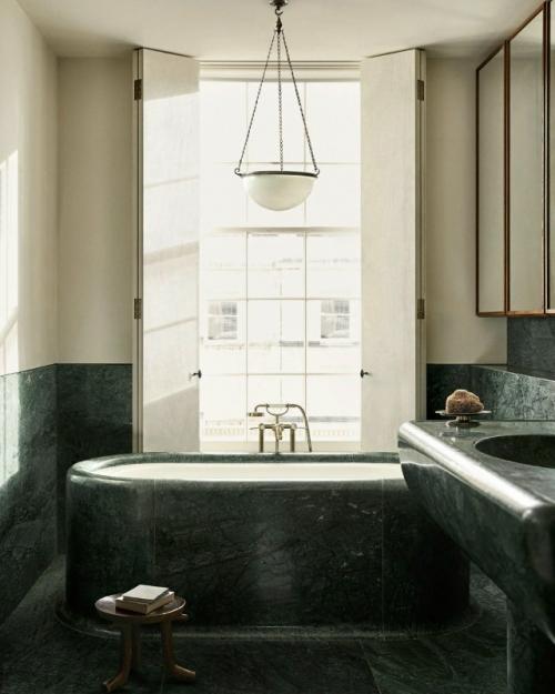 На площади в 300 кв. 08