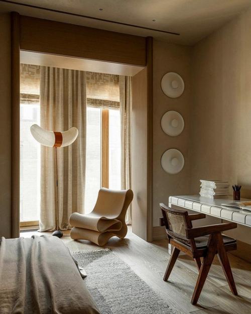 Разумная планировка, природные материалы, галерейное искусство и дизайн.