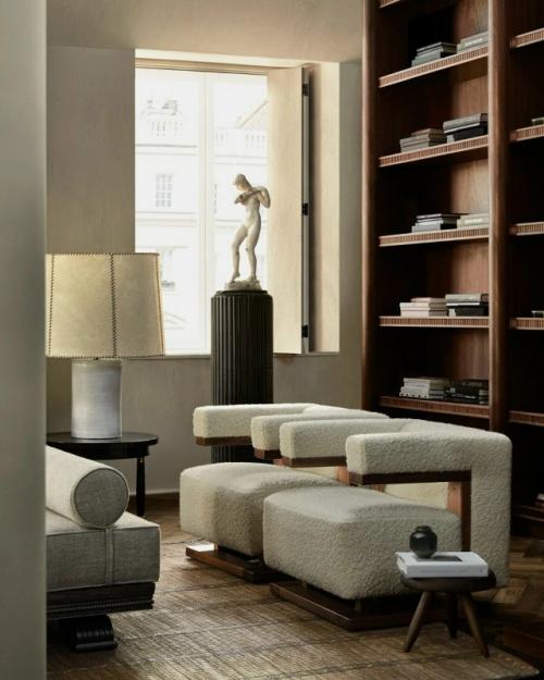 На площади в 300 кв. 05