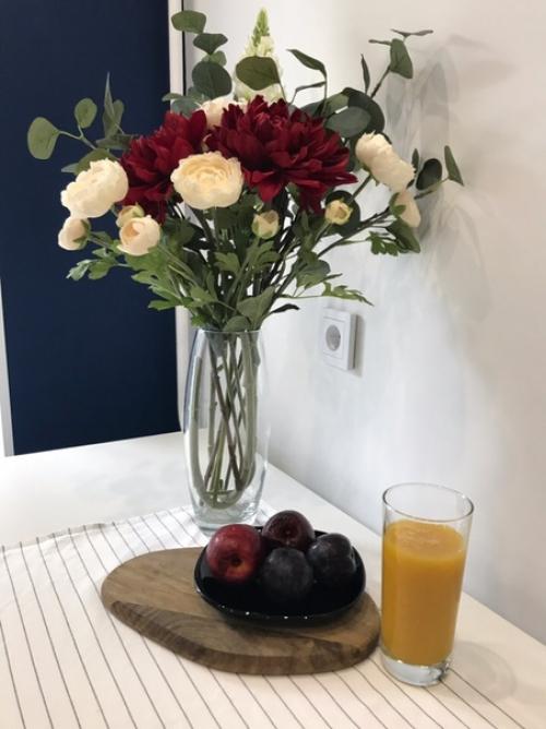 Нужно было бюджетно переделать балкон и кухню. 02