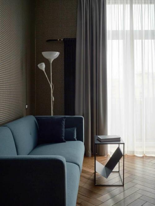 В этой квартире дизайнеру удалось сохранить исторический дух сталинской архитектуры, добавив в него уют и свет. 03