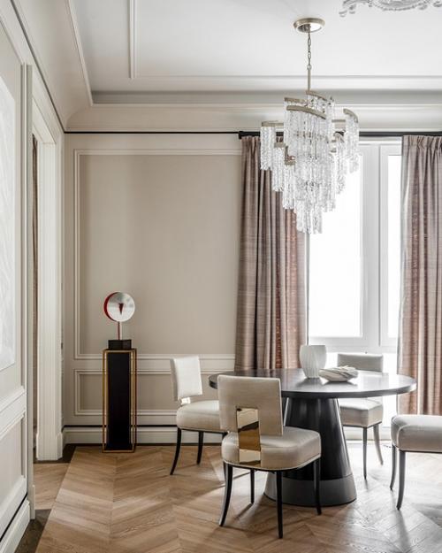 Выверенные линии, местами строгие и лаконичные, где нет лишних деталей, а каждый предмет оказывается на своем месте. 01