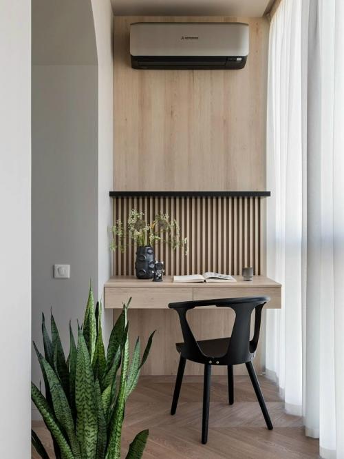 Дизайн интерьера выполнен в современном стиле, который сочетает в себе простоту, элегантность и функциональность. 06