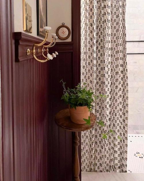 Интересный интерьер, такие элегантные предметы декора, удачно дополняющие друг друга - всё хочется рассмотреть. 06