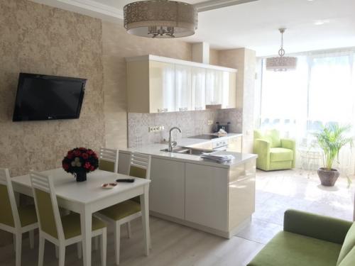 Купили квартиру с голыми стенами.  