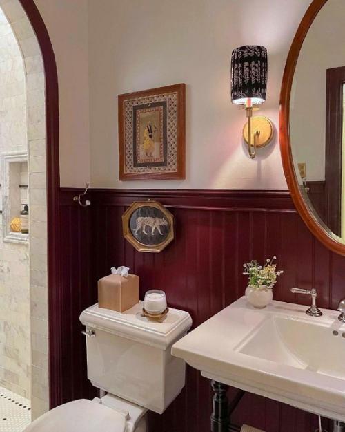 Интересный интерьер, такие элегантные предметы декора, удачно дополняющие друг друга - всё хочется рассмотреть. 02