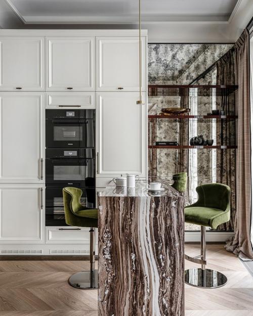 Выверенные линии, местами строгие и лаконичные, где нет лишних деталей, а каждый предмет оказывается на своем месте. 03