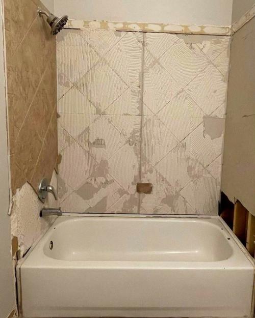 Интересный интерьер, такие элегантные предметы декора, удачно дополняющие друг друга - всё хочется рассмотреть. 01