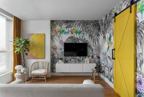 Светлая квартира с акцентными обоями - это пространство, наполненное воздухом, светом и ощущением спокойствия. 03