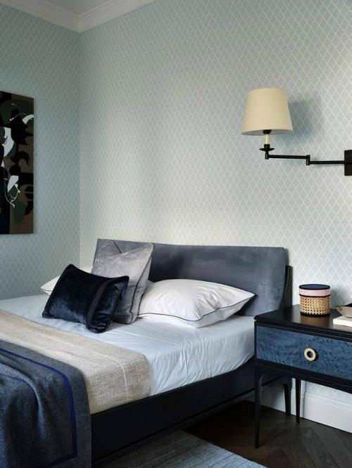 Эта квартира словно хранит дыхание старой Москвы - спокойной, интеллигентной, наполненной историей и тонким чувством стиля. 06