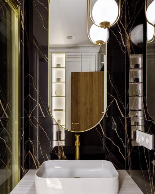 Светлый и воздушный интерьер, украшенный гипсовой лепниной и натуральным камнем. 05