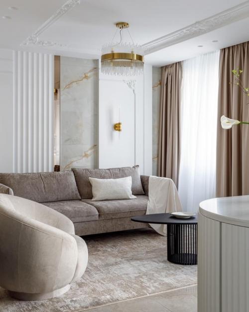 Светлый и воздушный интерьер, украшенный гипсовой лепниной и натуральным камнем. 02