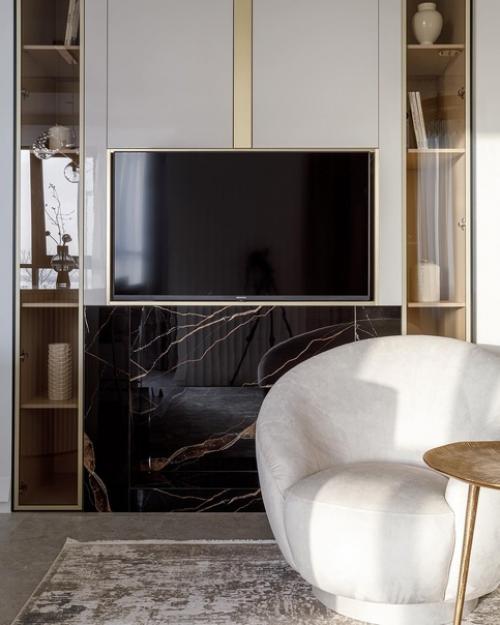 Светлый и воздушный интерьер, украшенный гипсовой лепниной и натуральным камнем. 03