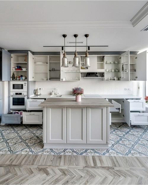 Интересное сочетание фасадов с текстурой дерева из массива ясеня в окраске Джинс и гладкой фактуры фрезерованного фасада из мдф. 06