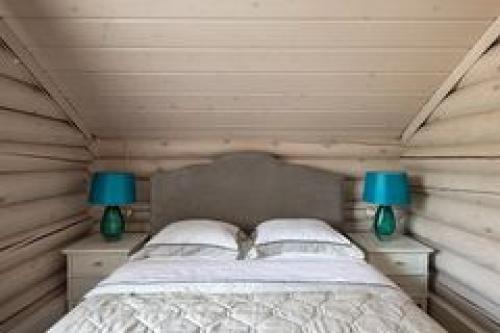 Гостевая спальня в загородном доме. 01