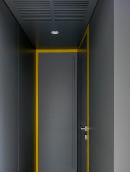 Интересно смотрится!  Но на наш взгляд, перебор с геометрией на стенах. 07