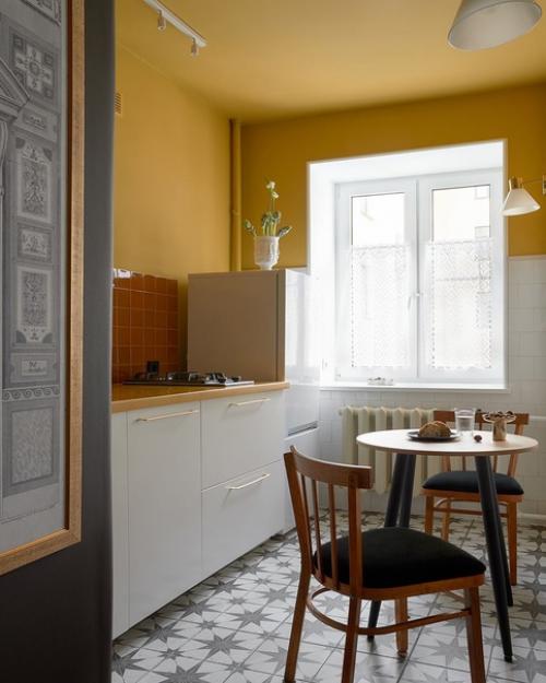 Квартира в здании XIX века находится.