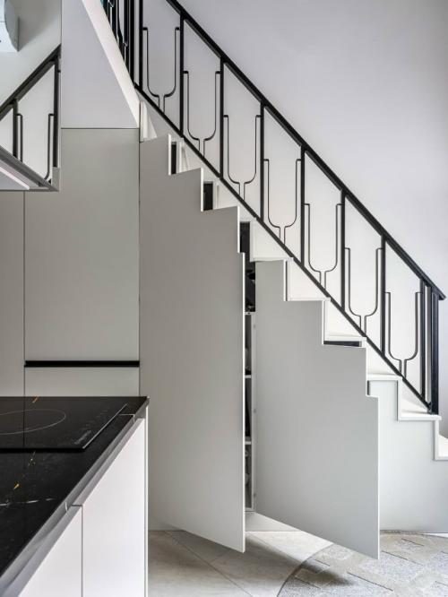 Эта небольшая студия - пример того, как даже на скромной площади можно создать функциональное, эстетичное и по-настоящему уютное пространство. 08