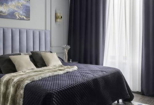 Минимум лишнего, только комфорт и роскошь - это основные принципы планировки помещения в стиле Неоклассики. 04