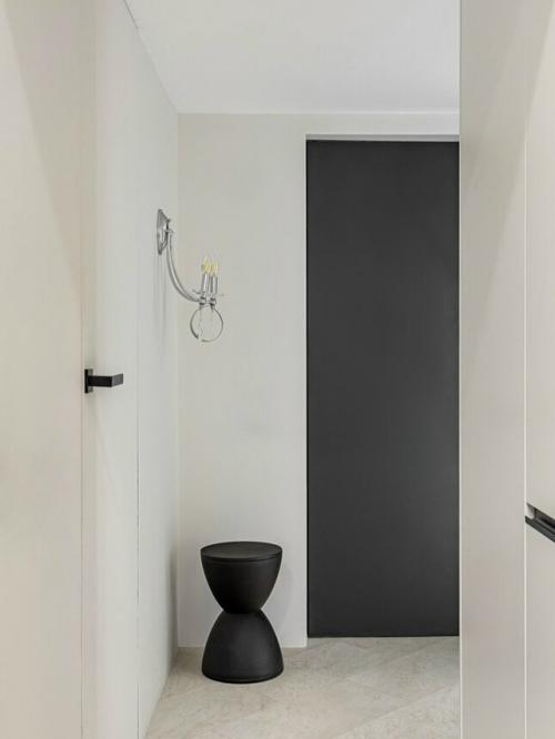 Эта небольшая студия - пример того, как даже на скромной площади можно создать функциональное, эстетичное и по-настоящему уютное пространство. 04