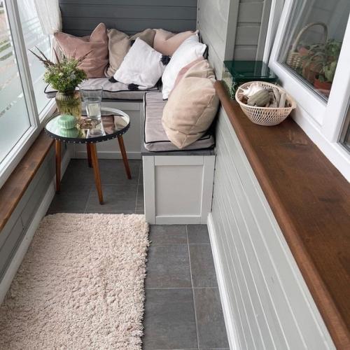 Уютный и функциональный балкон.