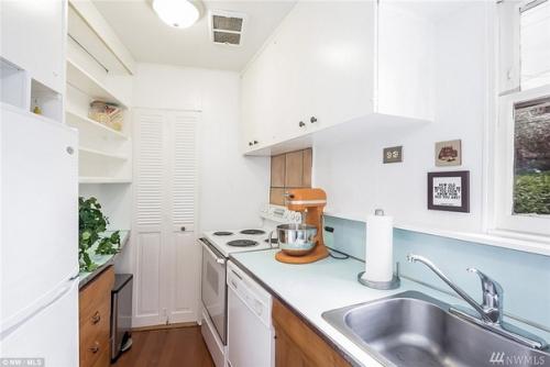 Построенный в 1925 году, узкий дом, продается за 519 тысяч долларов. 01