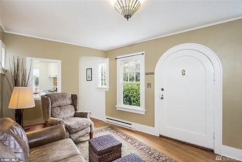 Построенный в 1925 году, узкий дом, продается за 519 тысяч долларов. 02