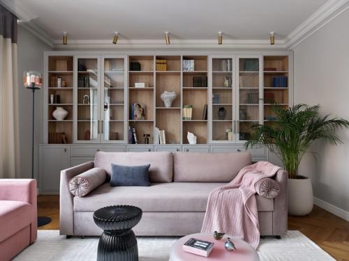 Элегантная трешка с печкой и домашней библиотекой.