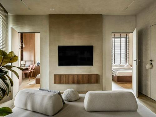 Отличный пример того, как даже на компактной площади можно создать современное, уютное и функциональное пространство. 04