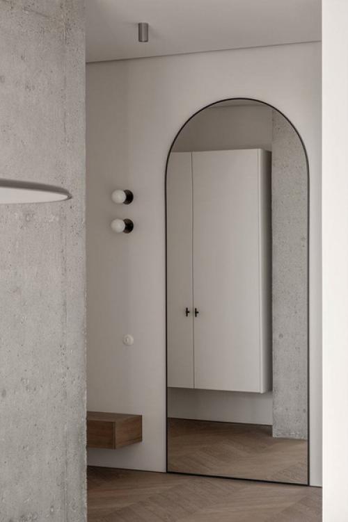 Интерьер квартиры выполнен в нейтральных тонах. 02