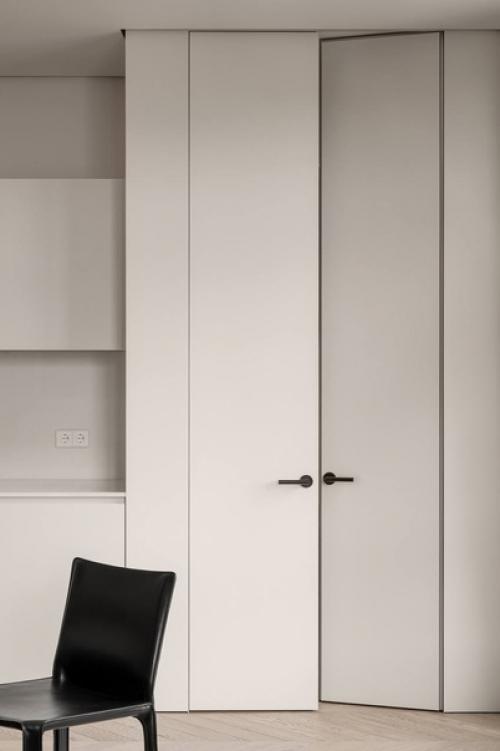 Интерьер квартиры выполнен в нейтральных тонах. 03