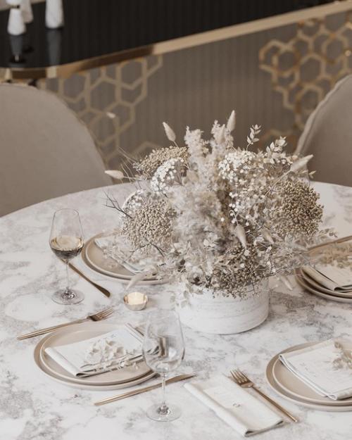 Интерьер кухни в загородном доме. 01